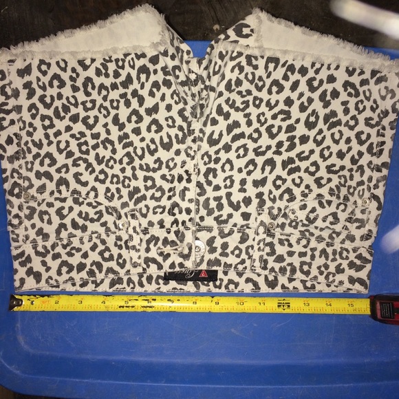 Guess Leopard Shorts - Picture 6 of 7